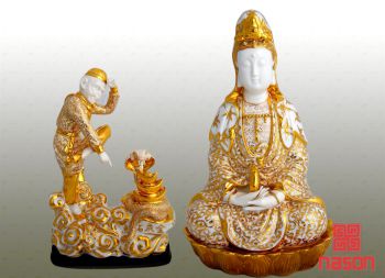 Tương Bồ Tát và tượng Tôn Ngộ Không vẽ vàng